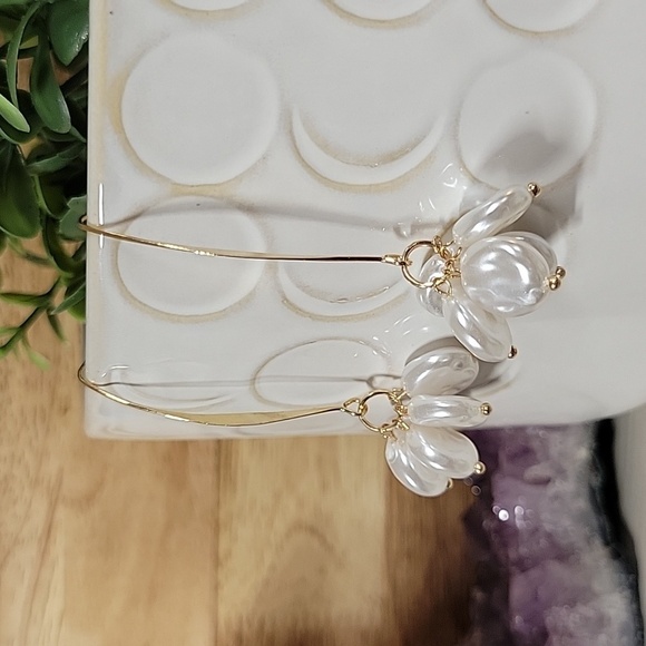 Baroque Pearl Snowdrop Earrings - Picture 1 of 8